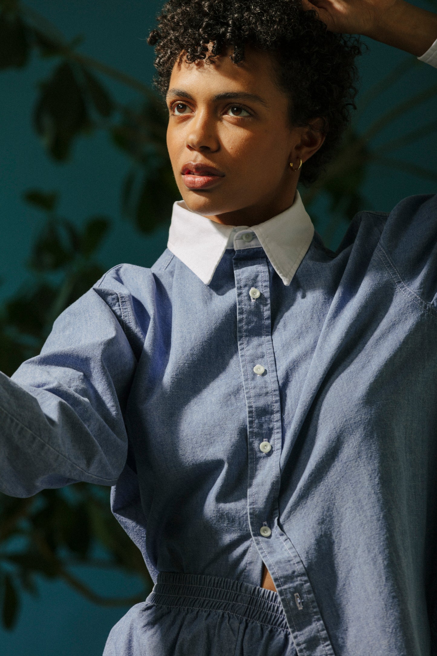 White Collar Chambray Shirt - Medium Wash Chambray