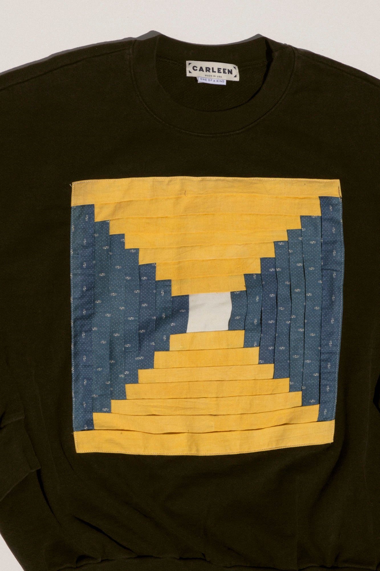 Log Cabin Sweatshirt - Medium