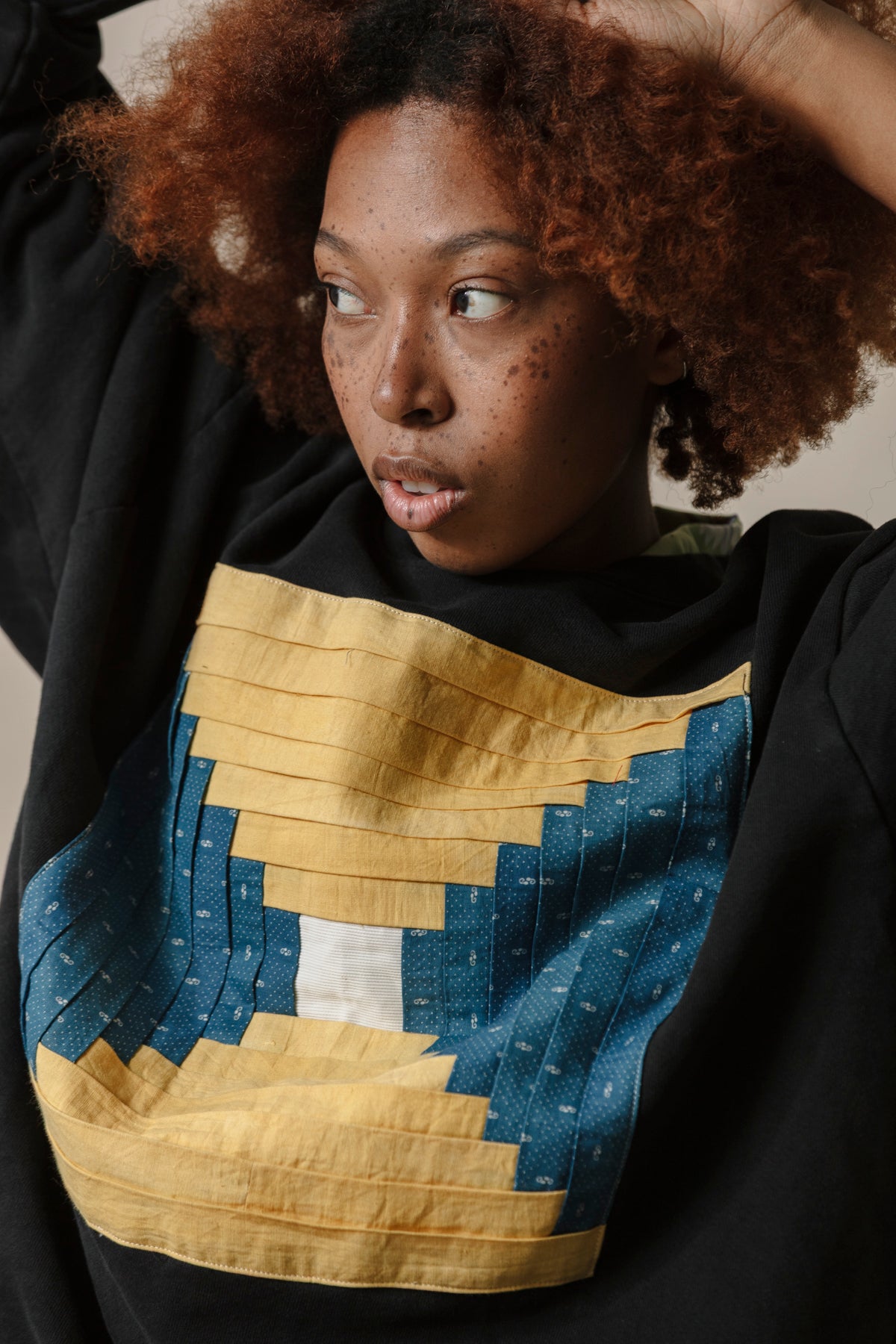 Log Cabin Sweatshirt - Medium