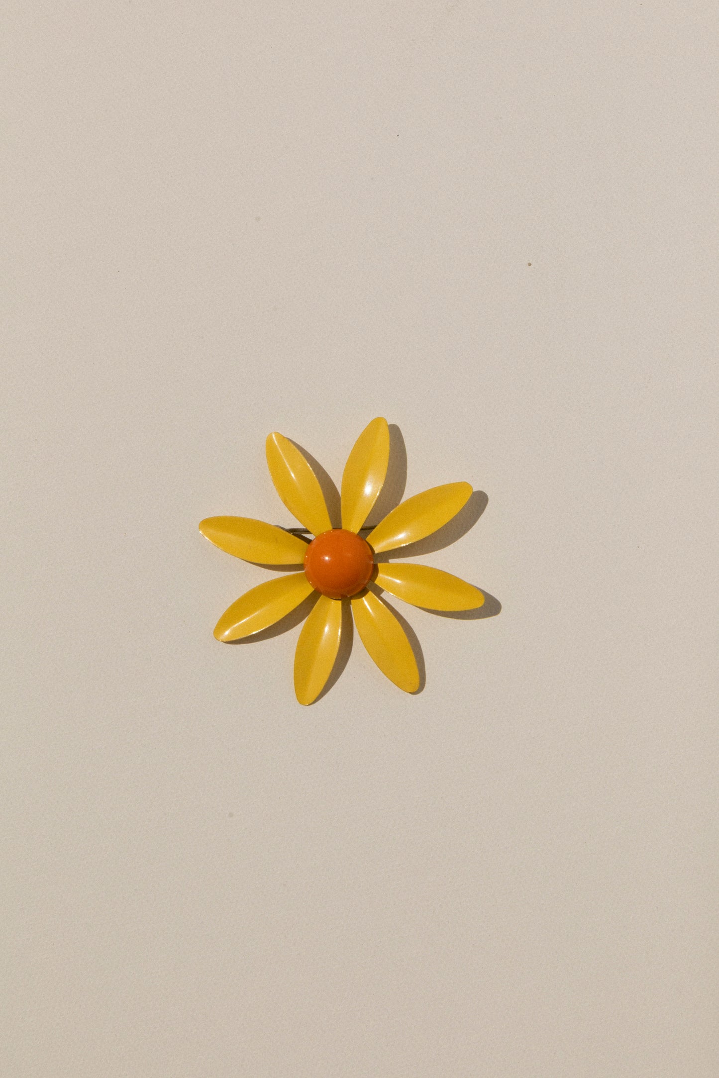 Vintage Floral Brooch - Classic Daisy