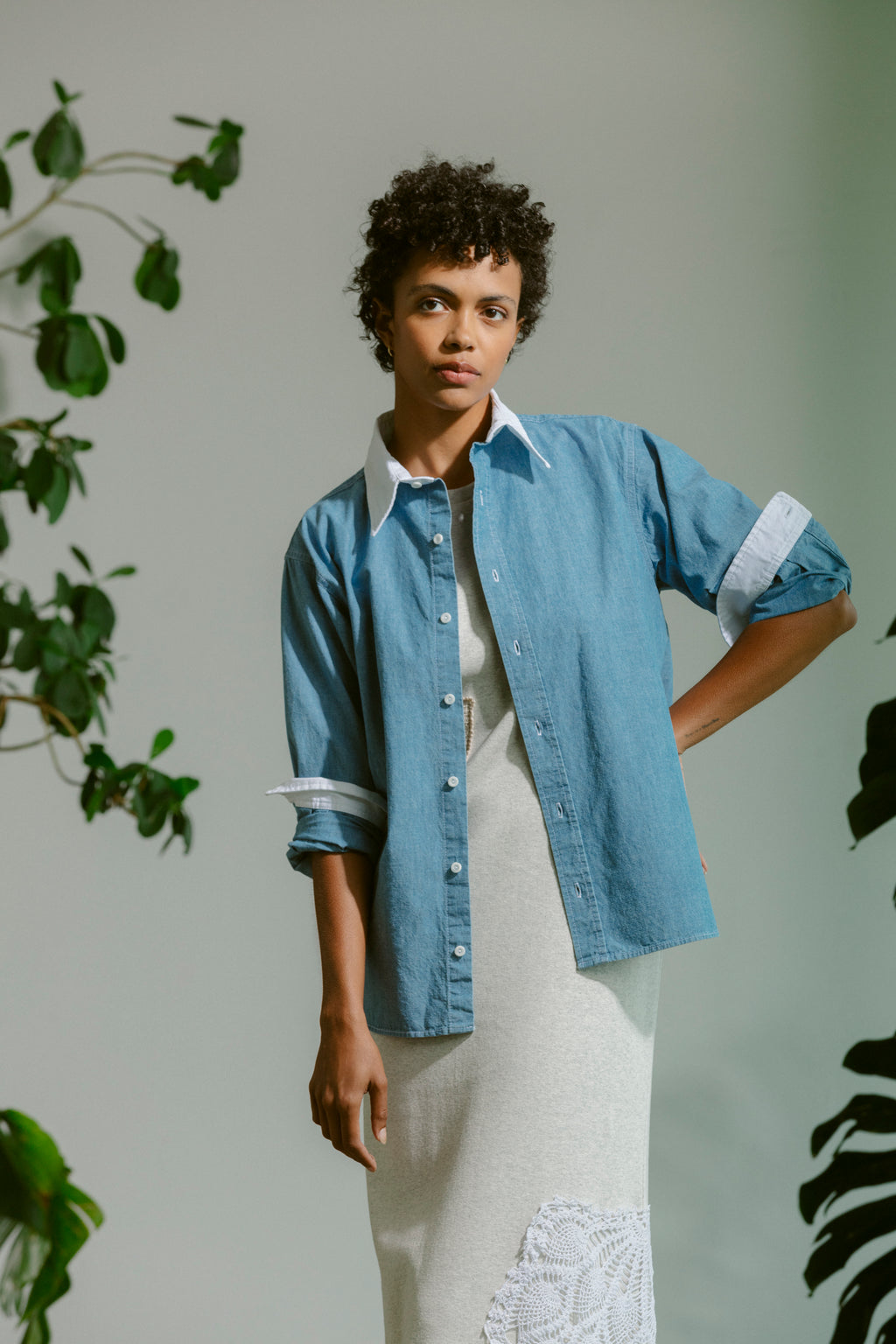 White Collar Chambray Shirt - Medium Wash Chambray
