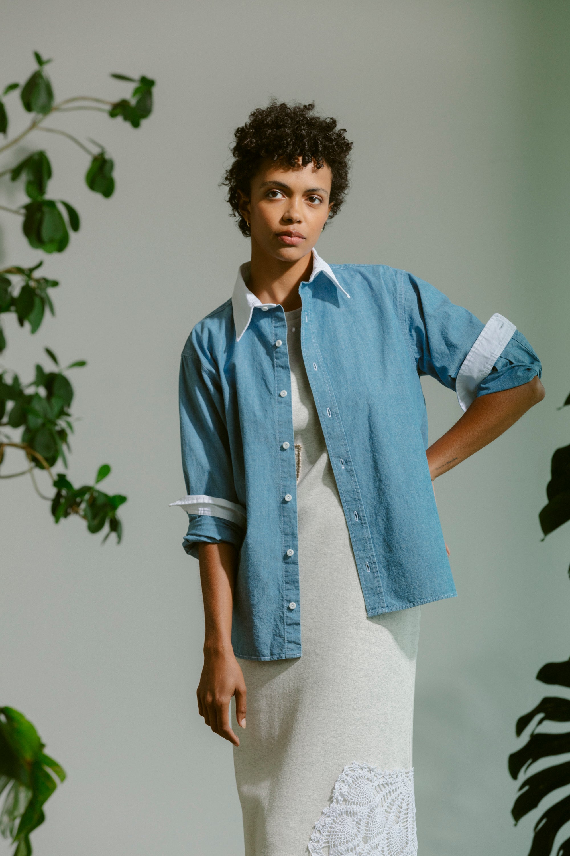 White Collar Chambray Shirt - Medium Wash Chambray