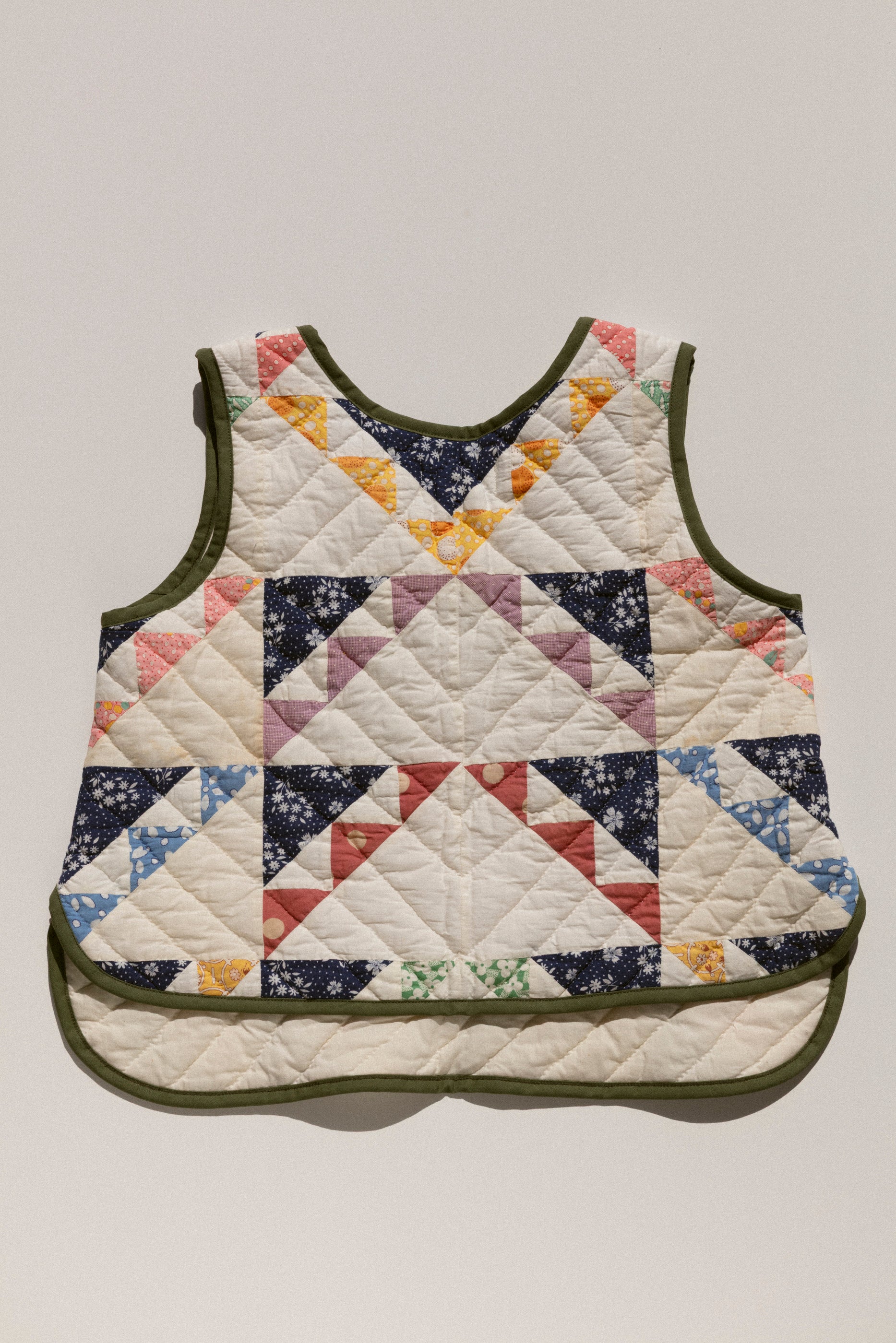 Quilt Scallop Tank - Crowns (Large)