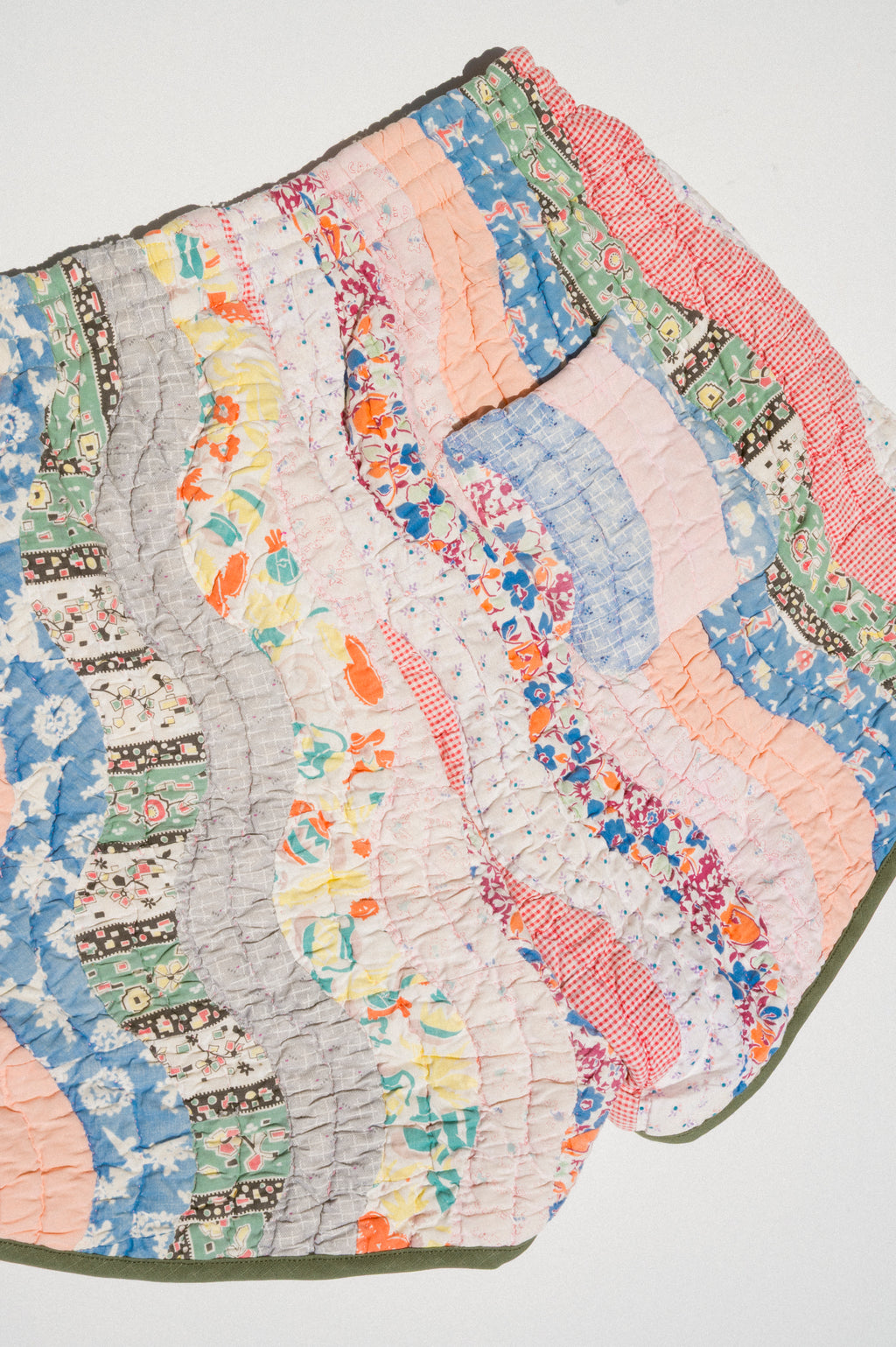 Quilt Track Shorts - Large (Squiggle)