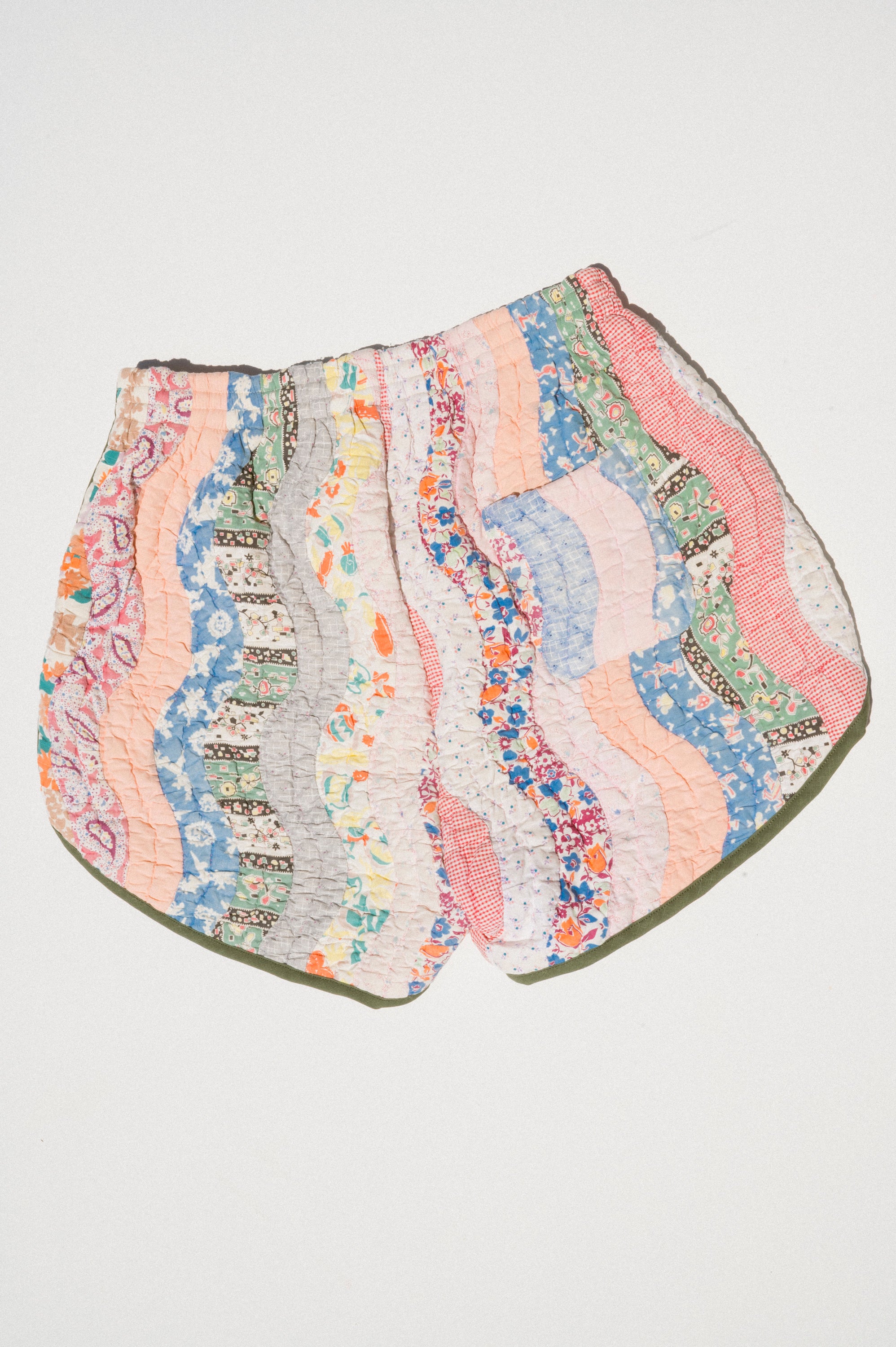 Quilt Track Shorts - Large (Squiggle)