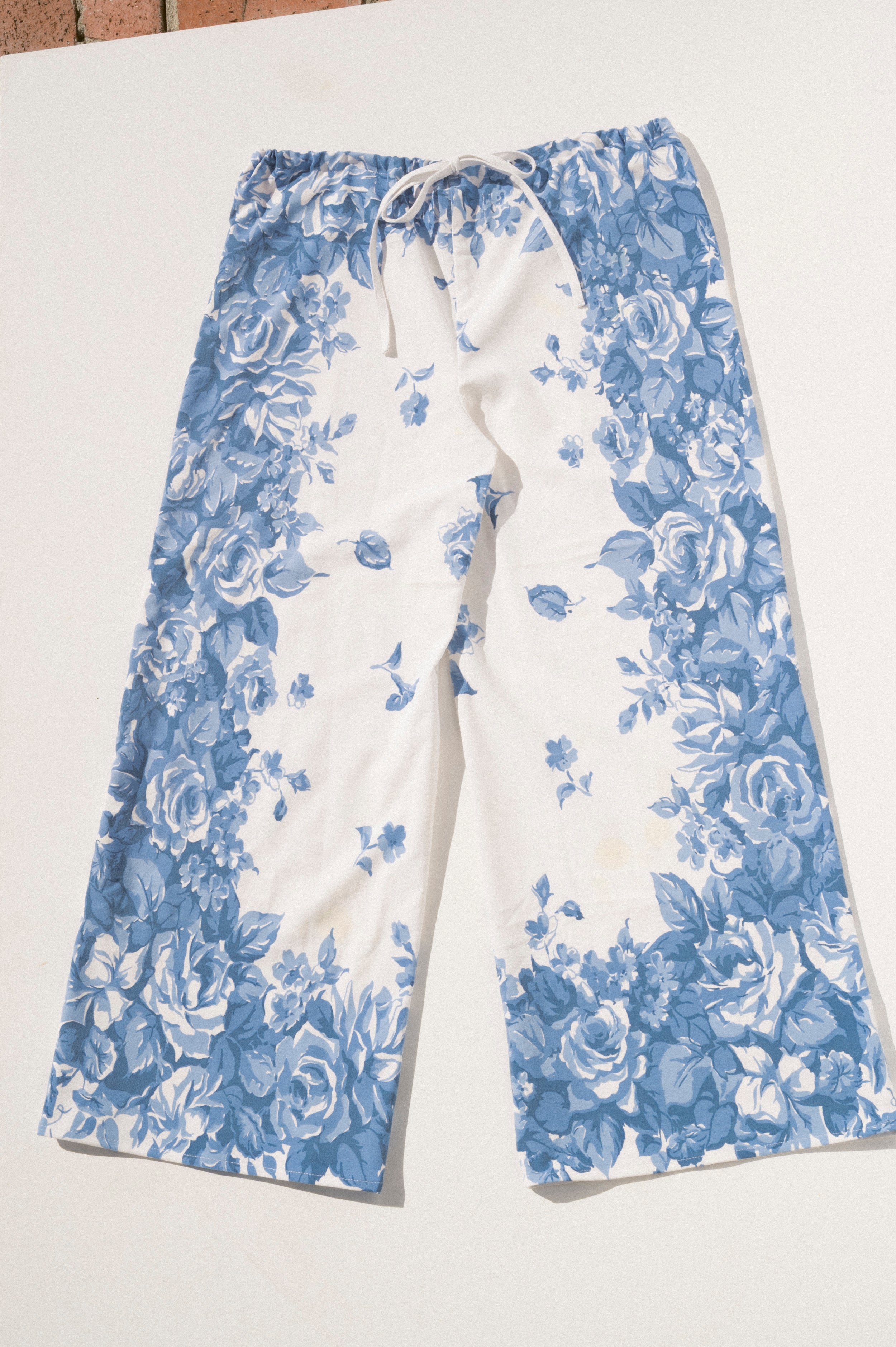Scout Tie-Back Pant - Red Border/Delft (XL)