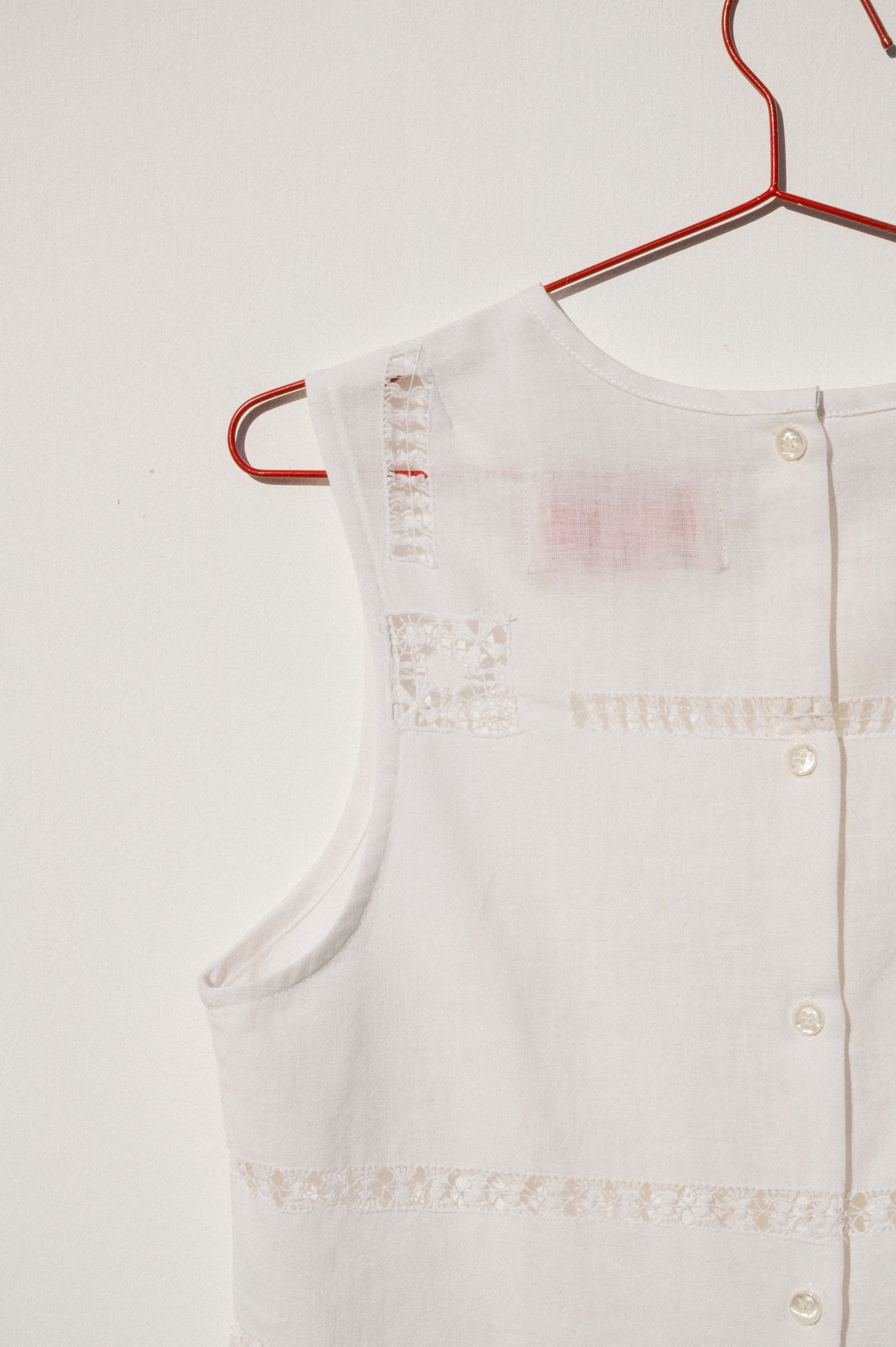 Zoe Sleeveless Shell - Openwork on Linen (M)