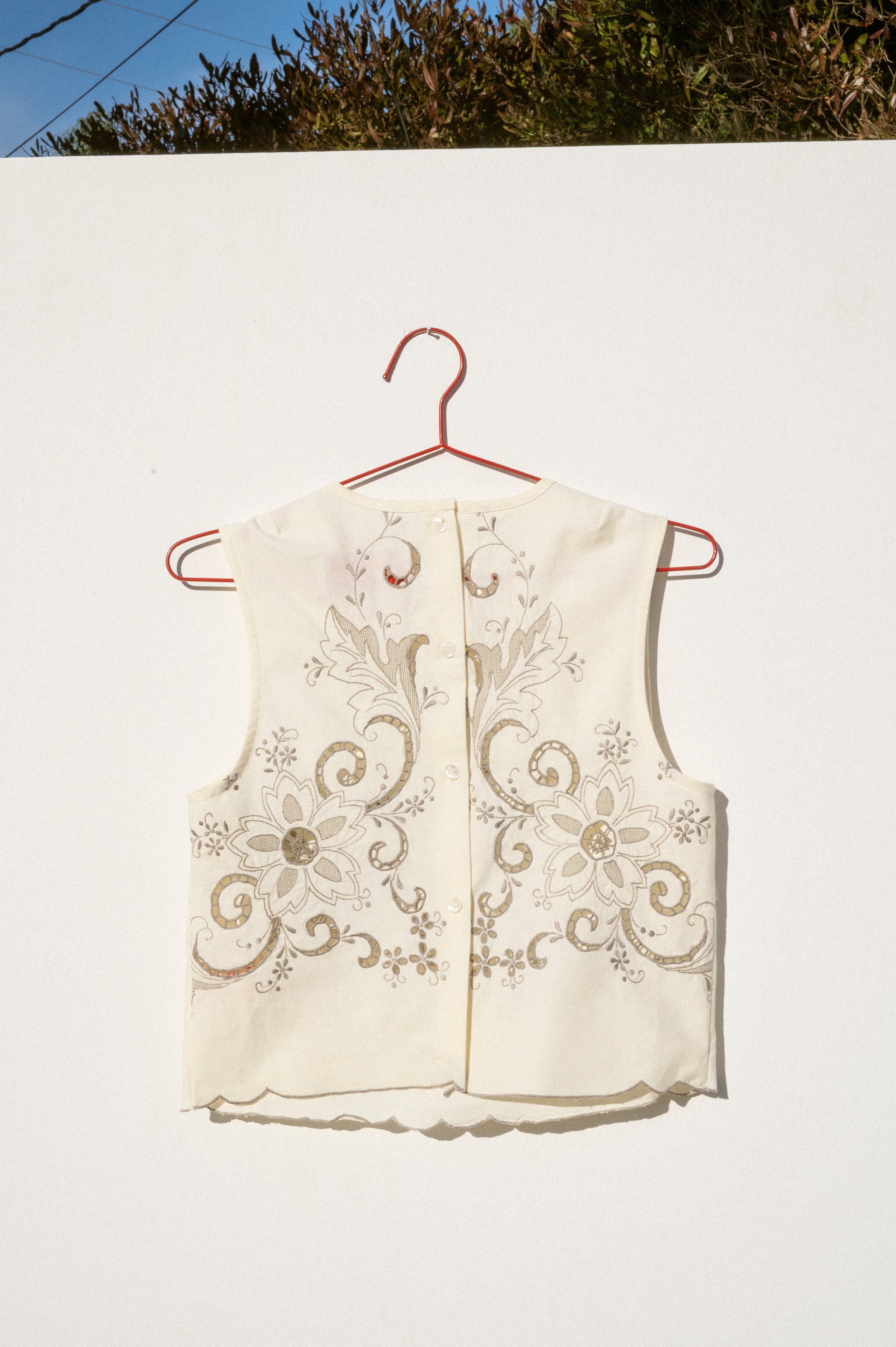 Zoe Sleeveless Shell - Scallop Hem (XS)