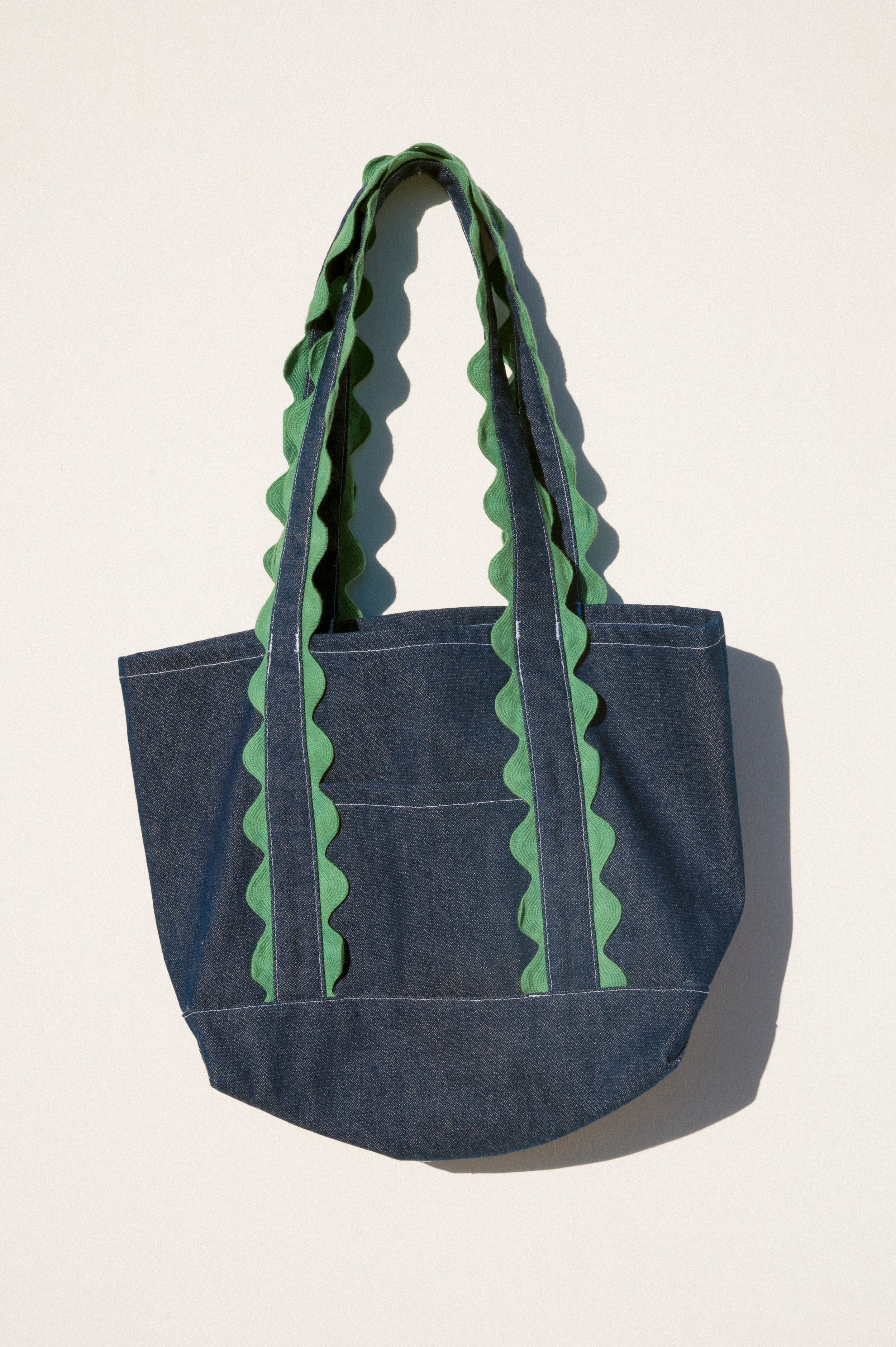 Medium Tote - Green Scallop
