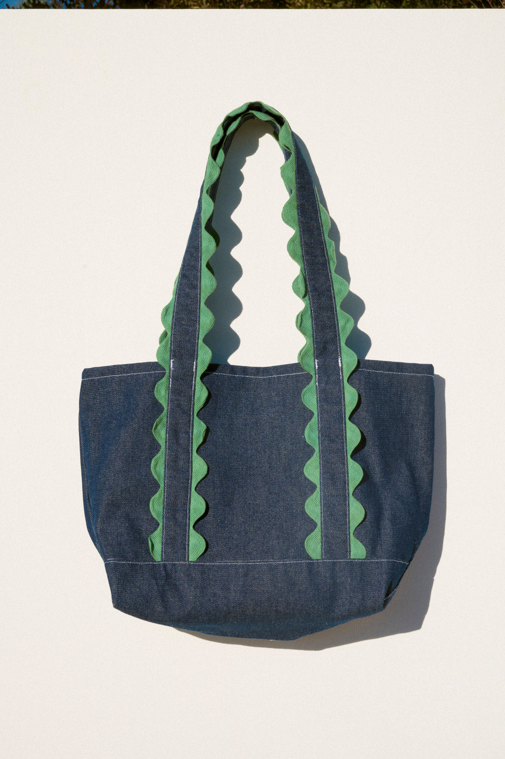 Medium Tote - Green Scallop