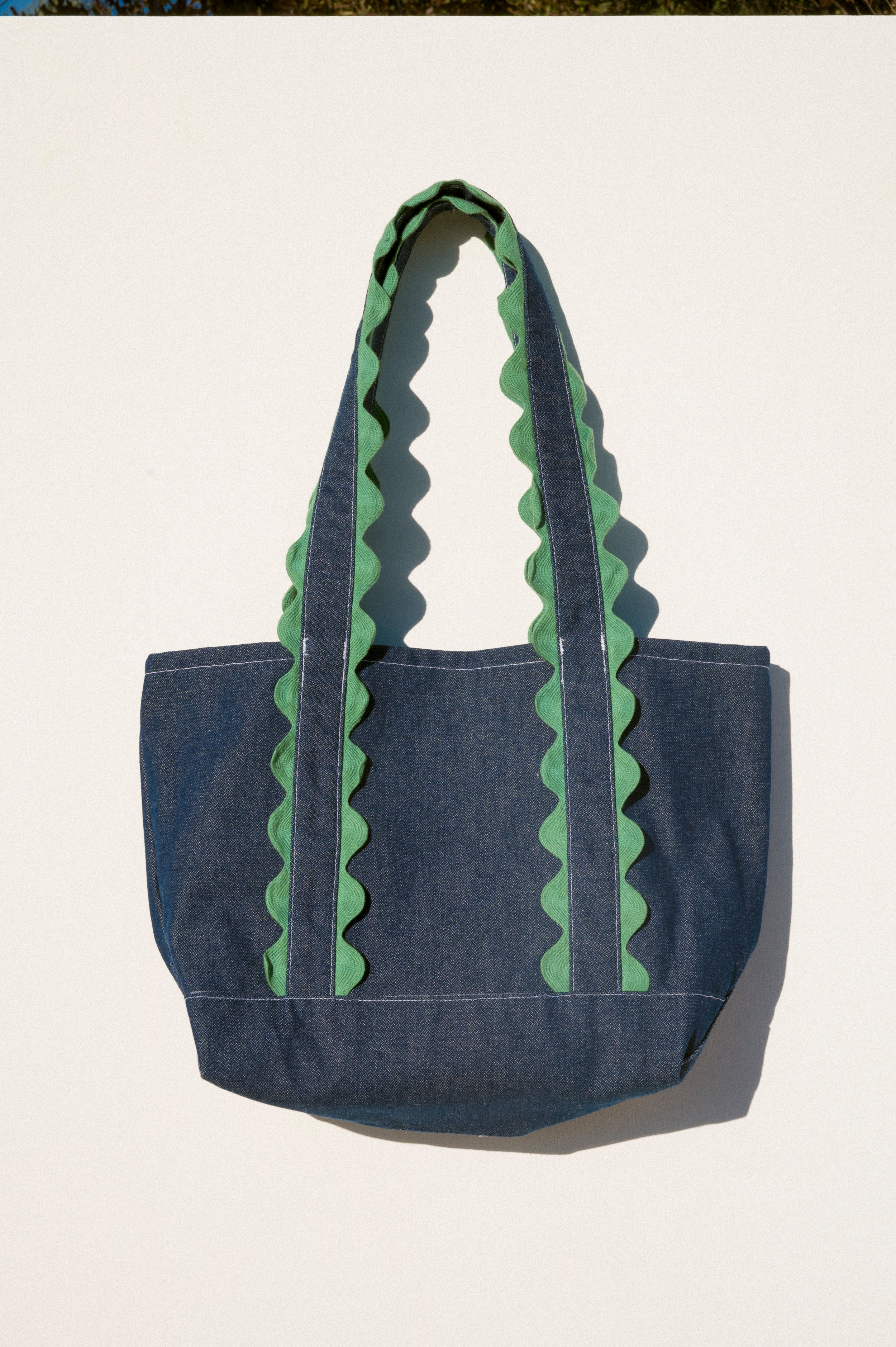 Medium Tote - Green Scallop