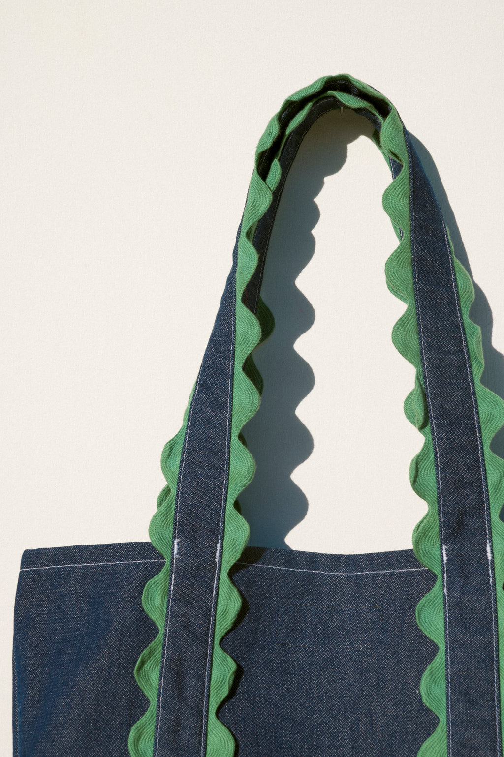 Medium Tote - Green Scallop